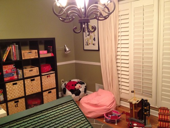 Turn the dining room into a playroom - thediybungalow.com