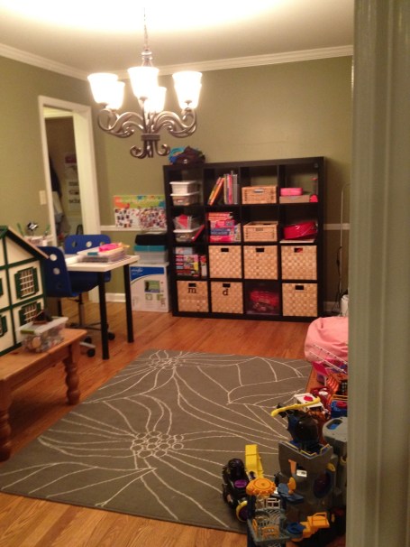 Turn the dining room into a playroom - thediybungalow.com