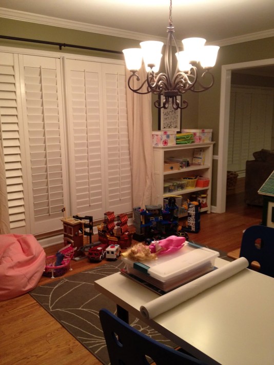 Turn the dining room into a playroom - thediybungalow.com