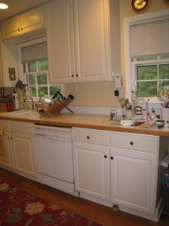 Kitchen before getting a new kitchen - thediybungalow.com