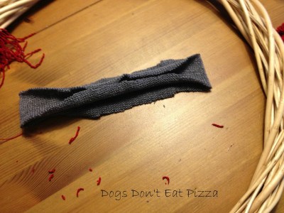 Upcycled scarf and sweater wreath - thediybungalow.com