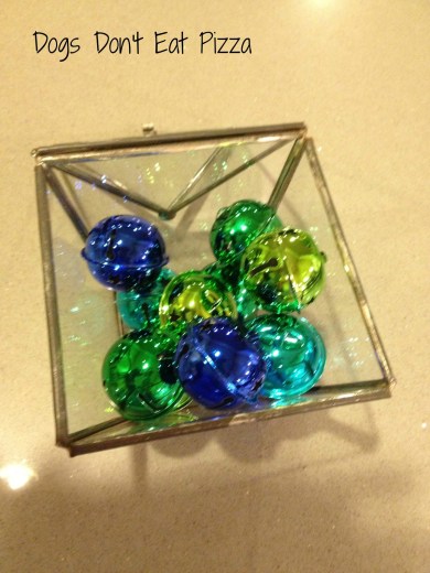 Easy and Inexpensive Holiday Decorations and Gifts - thediybungalow.com