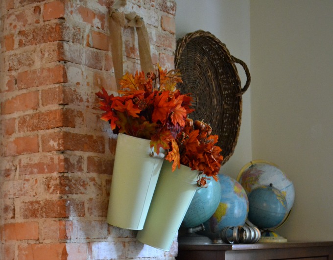 Fall leaves in the dining room decorating for fall - thediybungalow.com