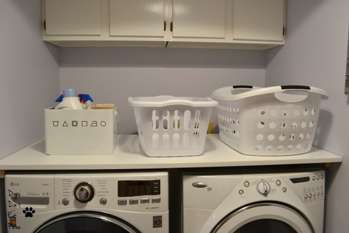 DIY Laundry Room Folding&nbsp;Counter