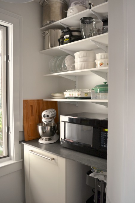 Cabinet counter and shelves in pantry - thediybungalow.com