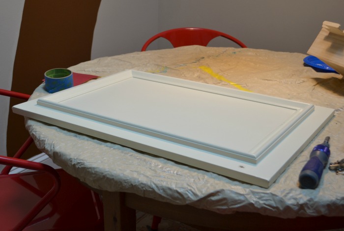 Remove all hardware from cabinet door - How to turn a cabinet door into a memo board - thediybungalow.com