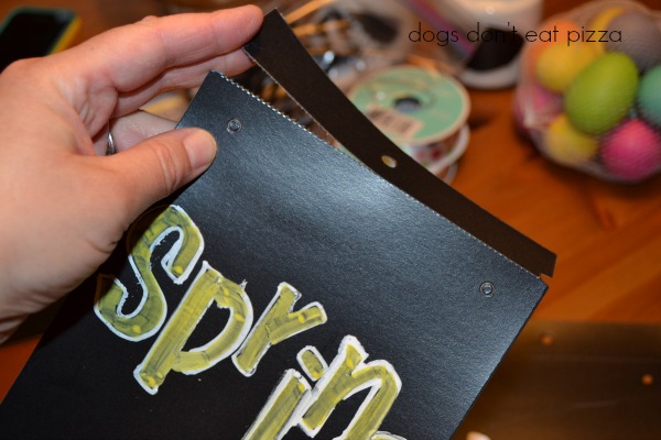 Spring Chalkboard Banner - thediybungalow.com