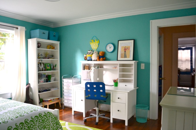 My daughter's new desk and hutch - my daughter's blue and green bedroom - thediybungalow.com