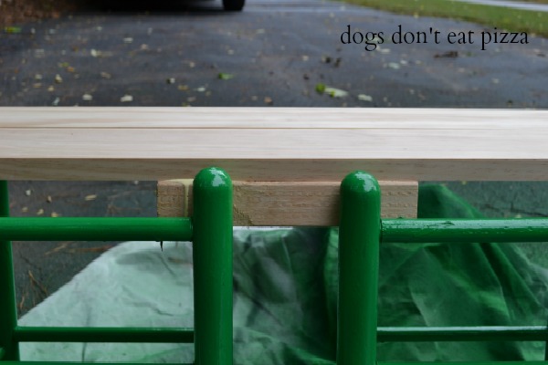 How to make a bench from an old headboard - thediybungalow.com