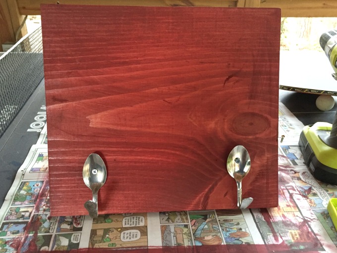 How to Build a Cookbook Stand - thediybungalow.com