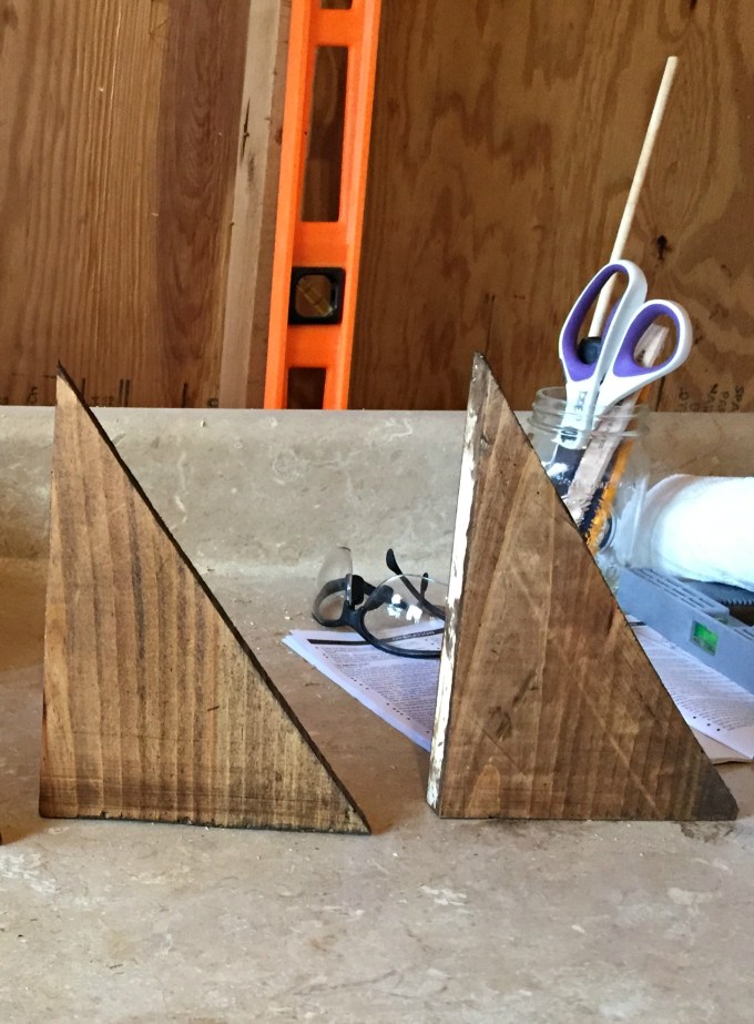 Stained wood supports for DIY fireplace screen - thediybungalow.com