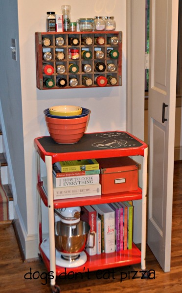 vintage spice rack and kitchen cart - vintage Coke crate spice rack - thediybungalow.com