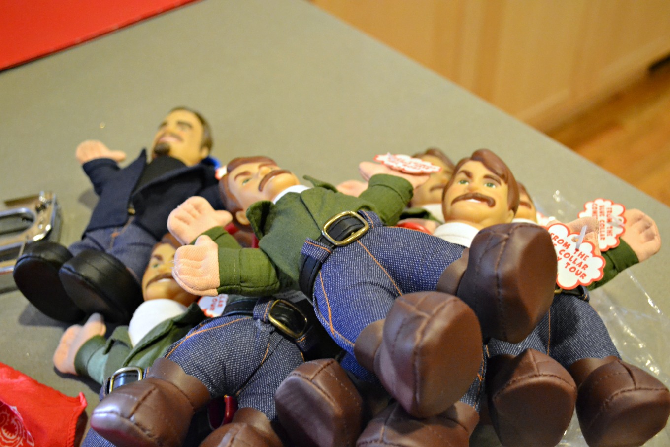 The Jeff Foxworthy Dolls for the You Might Be a Redneck Wreath - thediybungalow.com