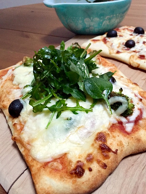 Veggie pizza with arugula salad topper - Make-Your-Own Pizza Night - thediybungalow.com