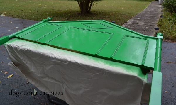 How to make a bench from an old headboard - thediybungalow.com