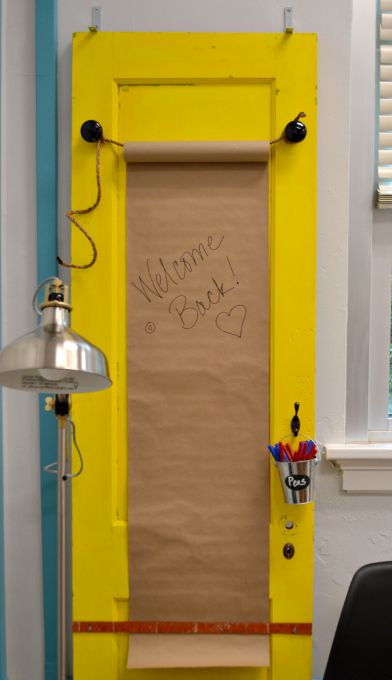 How to turn an old door into a memo board - thediybungalow.com