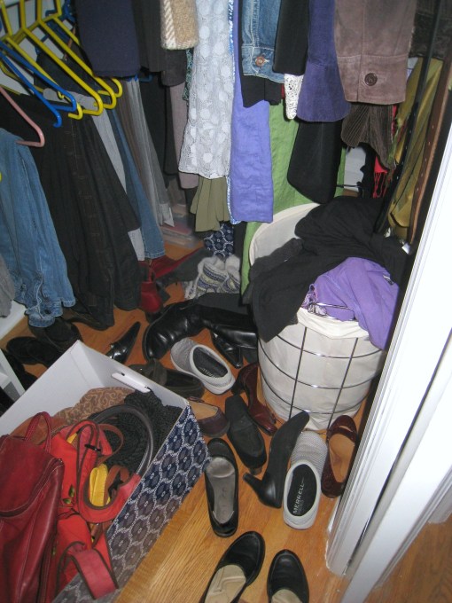 Go from this to an organized closet in one afternoon! TheDIYBungalow.com
