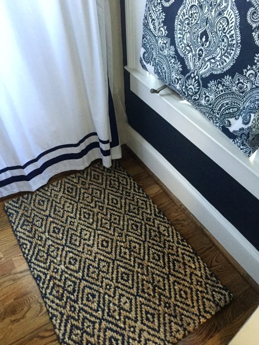 Using different textures in the guest bathroom makeover reveal - thediybungalow.com