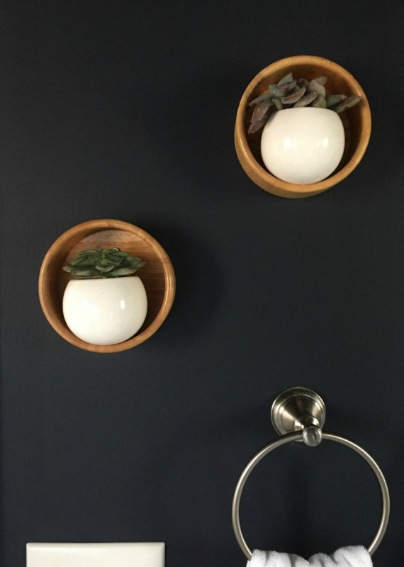 Guest bathroom makeover reveal - DIY wooden wall planters - thediybungalow.com
