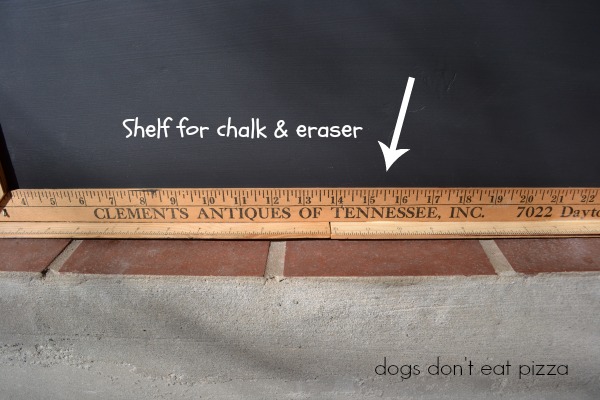 Christmas countdown chalkboard - thediybungalow.com