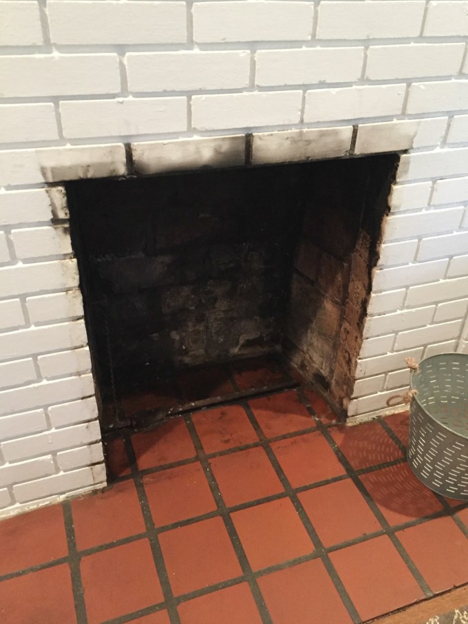 How to clean a fireplace firebox cleaning soot off brick - thediybungalow.com