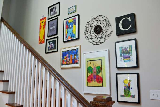 Gallery wall as one of five ways to decorate a big wall - thediybungalow.com