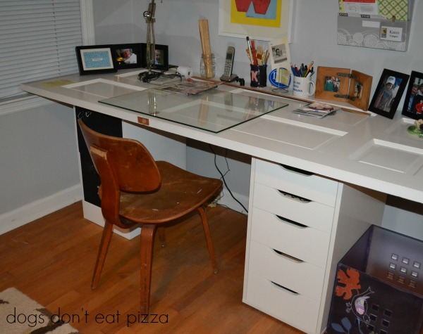 Repurposing old door into a desk - Five projects repurposing old doors - thediybungalow.com