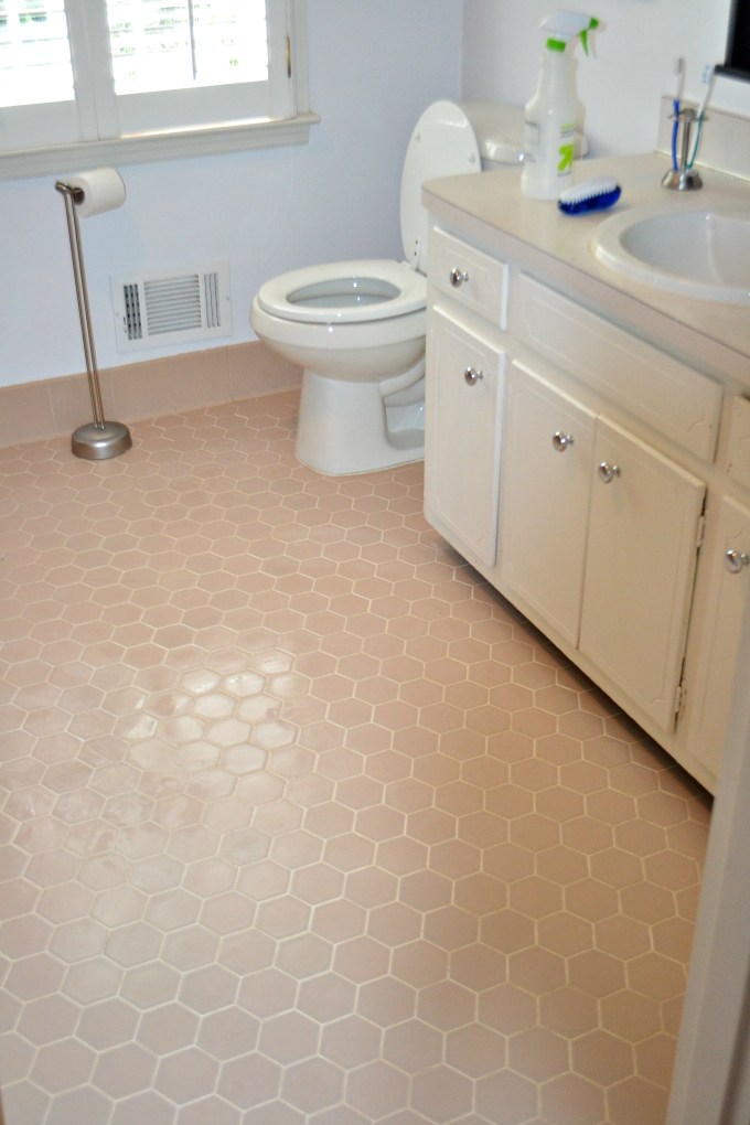 Best all-natural way to clean grout - thediybungalow.com
