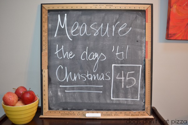 Christmas countdown chalkboard - thediybungalow.com