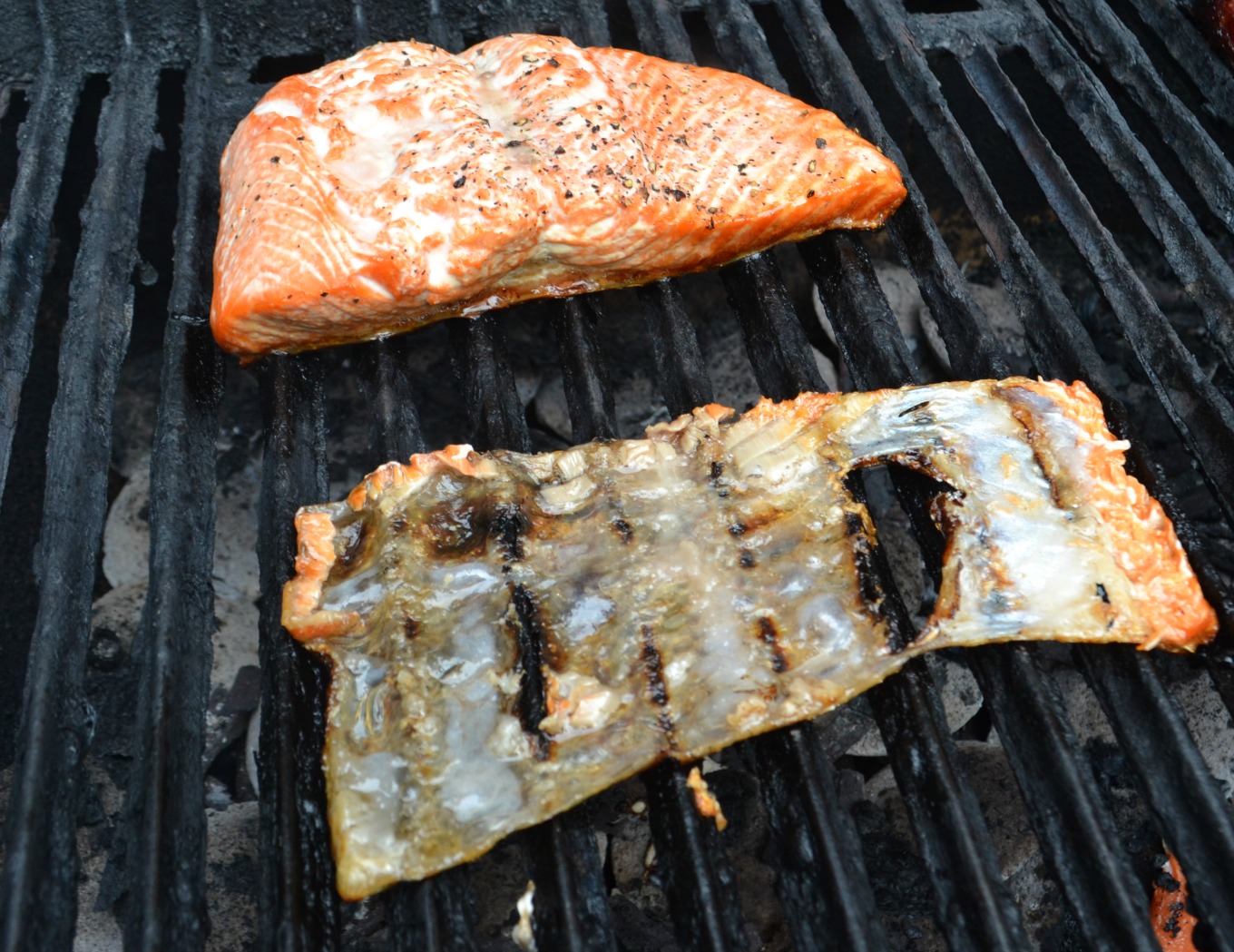 Leave the skin on the grill or remove it to clean up easy recipes for the grill - thediybungalow.com