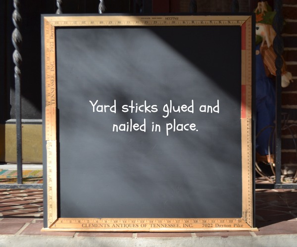 Christmas countdown chalkboard - thediybungalow.com