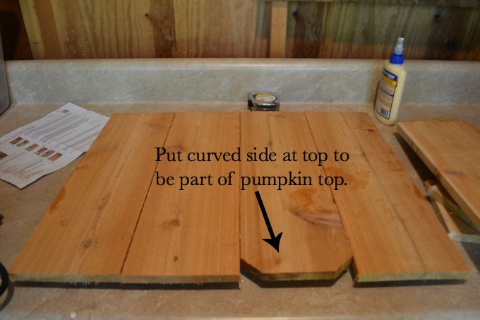 How to build a Rustic Pumpkin Stand for football season for your living room - thediybungalow.com