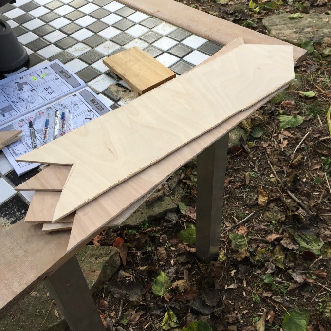 All arrows cut for the DIY direction sign post - thediybungalow.com