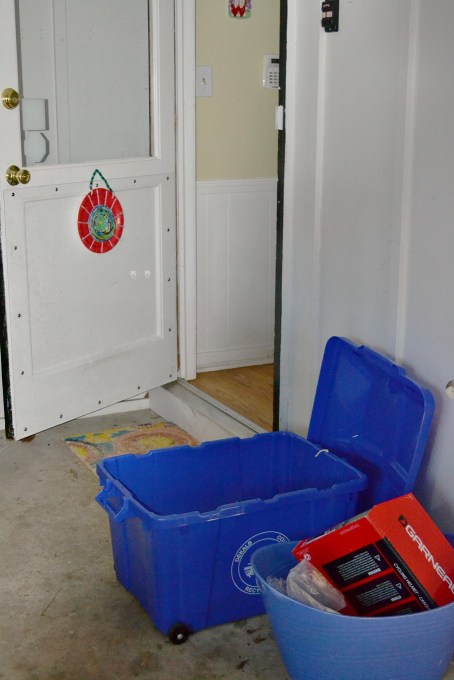 Papers in recycling bin before they get in the house to stay clutter free in 2017 - thediybungalow.com