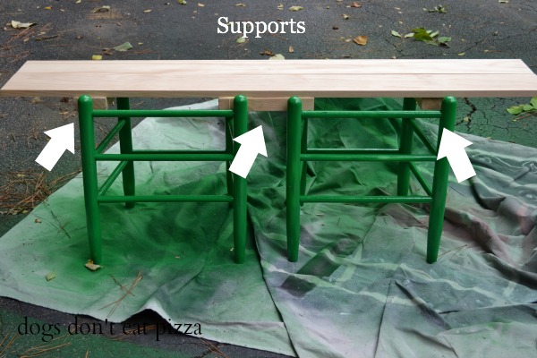 How to make a bench from an old headboard - thediybungalow.com