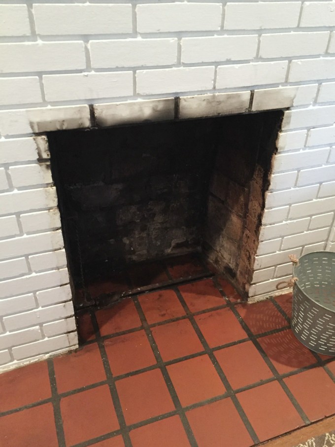 Sooty fireplace in need of fireplace makeover - thediybungalow.com