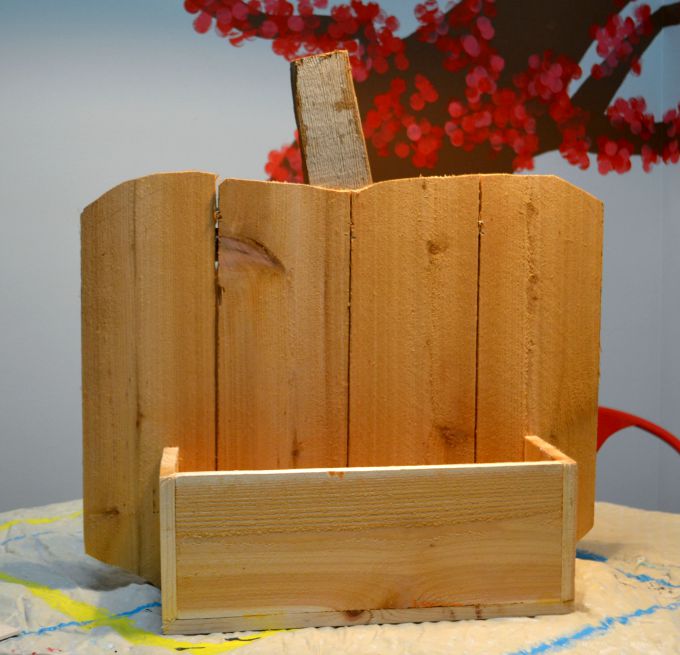 How to build a Rustic Pumpkin Stand for football season for your living room - thediybungalow.com