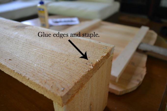 How to build a Rustic Pumpkin Stand for football season for your living room - thediybungalow.com