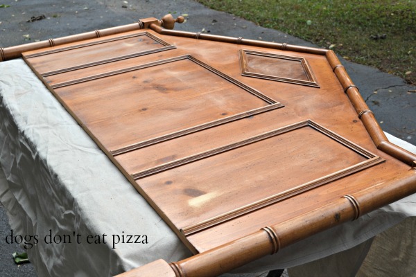 How to make a bench from an old headboard - thediybungalow.com