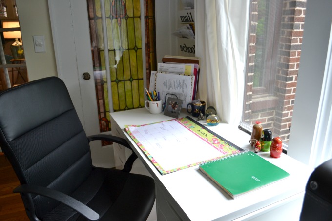 A clean desk is a happy desk - organized home office - thediybungalow.com