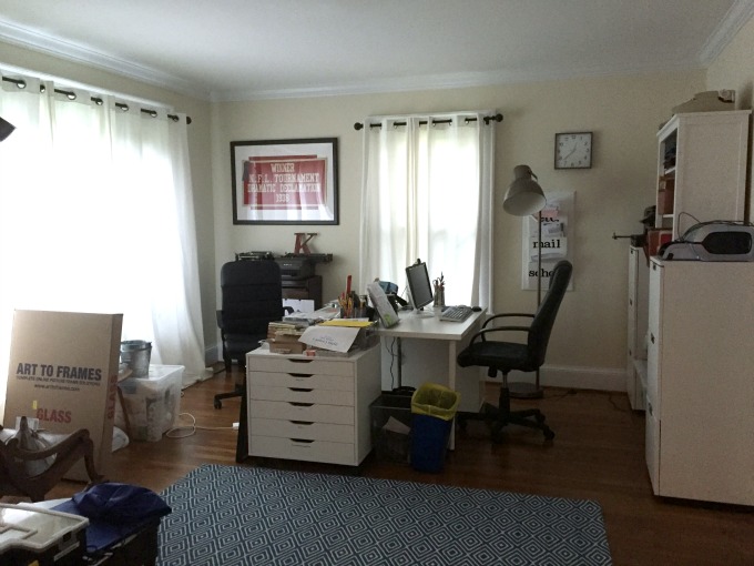 Home Office Before Organizing - thediybungalow.com