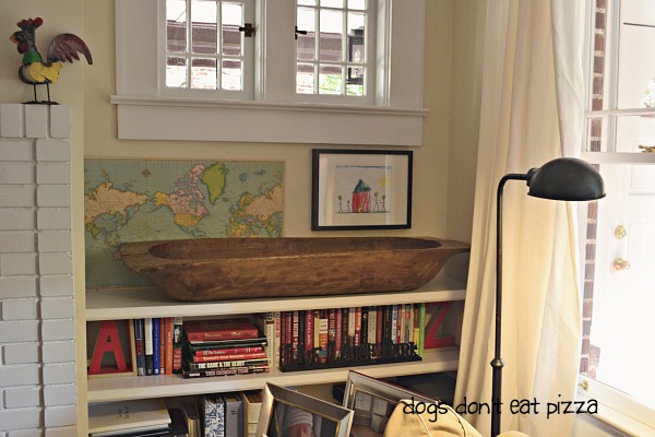 Built-in shelves in the living room in the 1929 House - thediybungalow.com