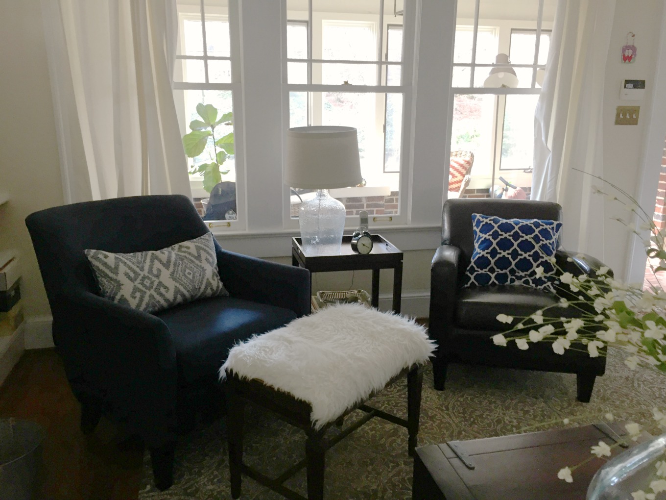 Living room transformation for spring - thediybungalow.com