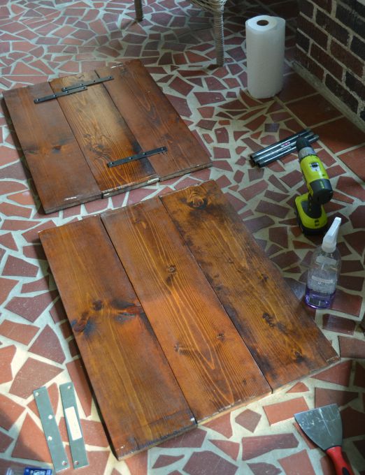 Putting boards together with connectors - DIY two-tier coffee table - Dogs Don't Eat Pizza