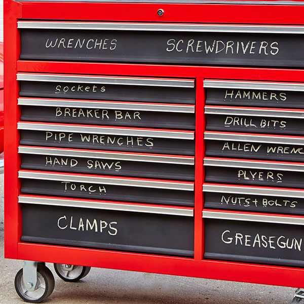 Chalkboard paint to label tool box - tool storage shed inspiration - thediybungalow.com