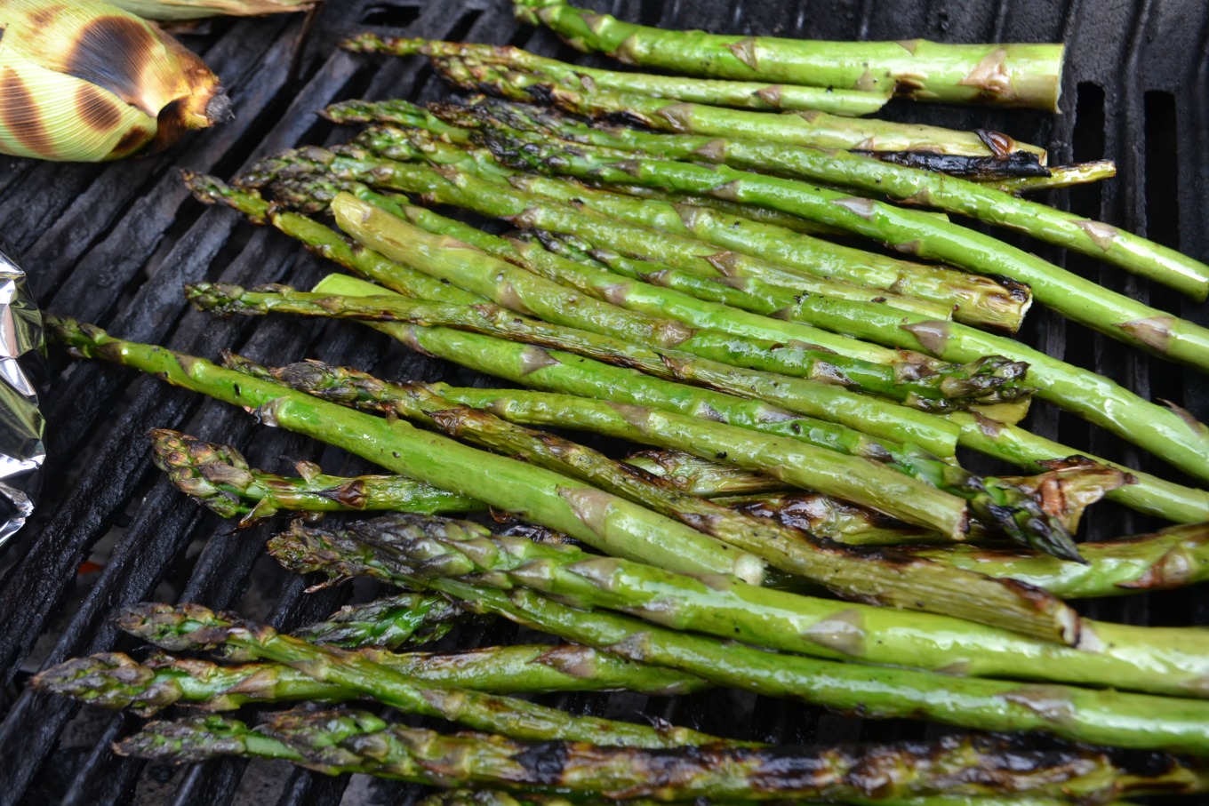 Grilled asparagus is a tasty easy recipe for the grill - thediybungalow.com