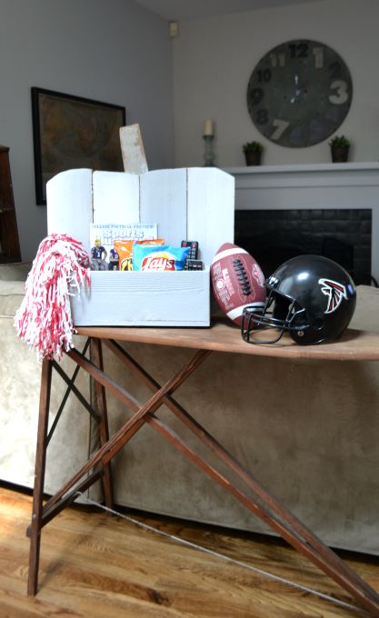 How to build a Rustic Pumpkin Stand for football season for your living room - thediybungalow.com