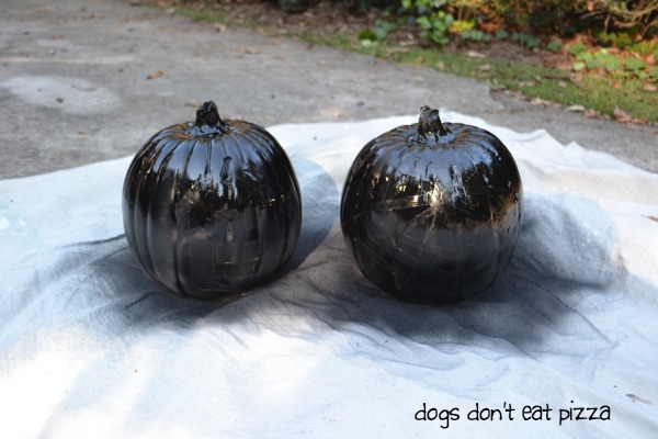 Easy painted pumpkins - thediybungalow.com