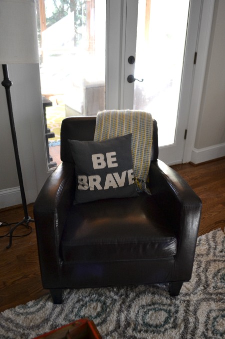 Lighter blanket for spring - thediybungalow.com