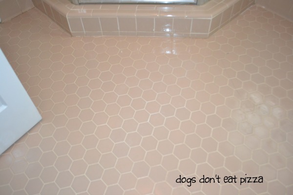 Clean floor using best all-natural way to clean grout - thediybungalow.com